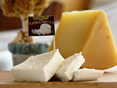Servieren und Zuschneiden des Käse